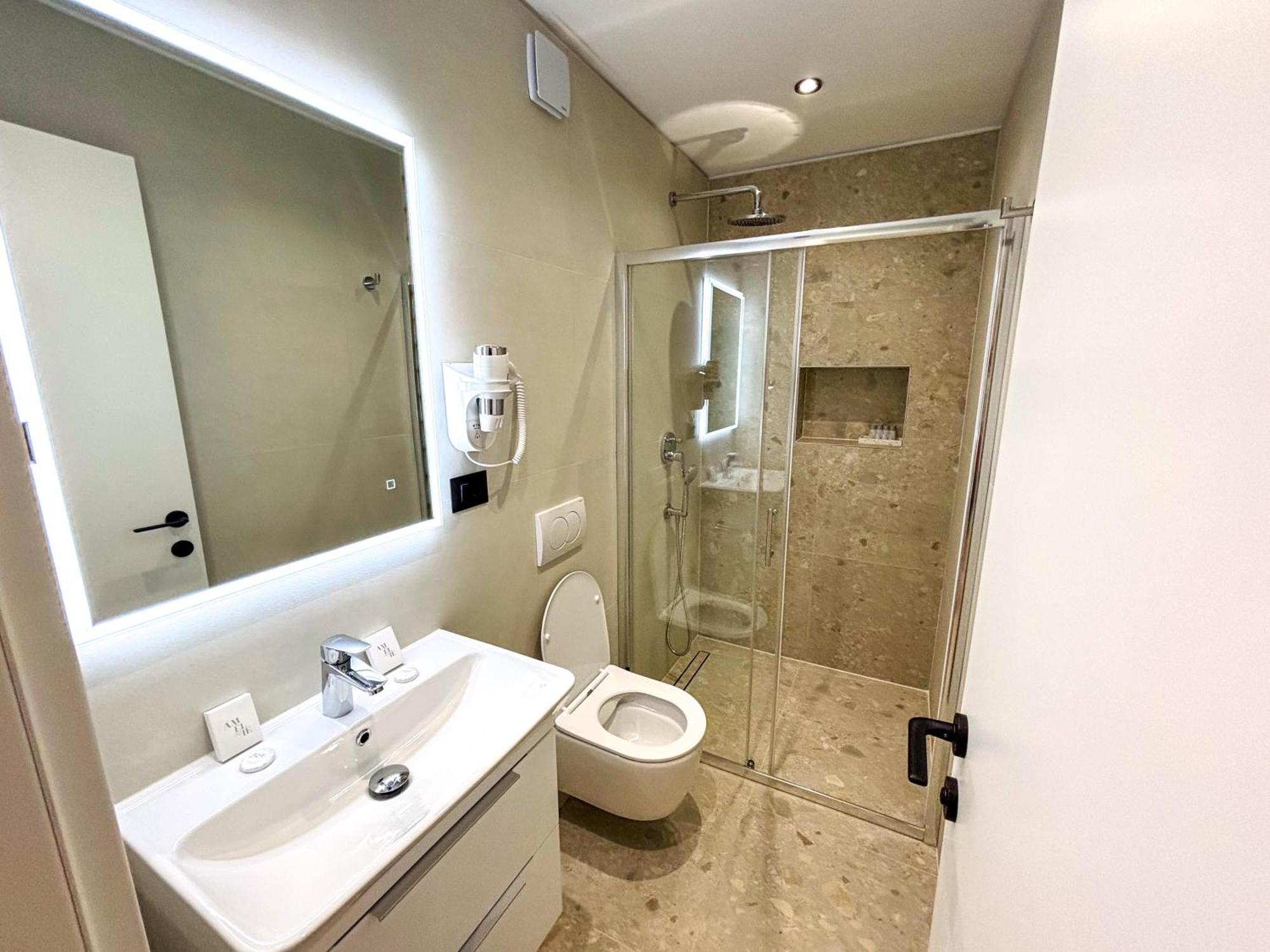 Marthinis Luxury Suites Split Extérieur photo